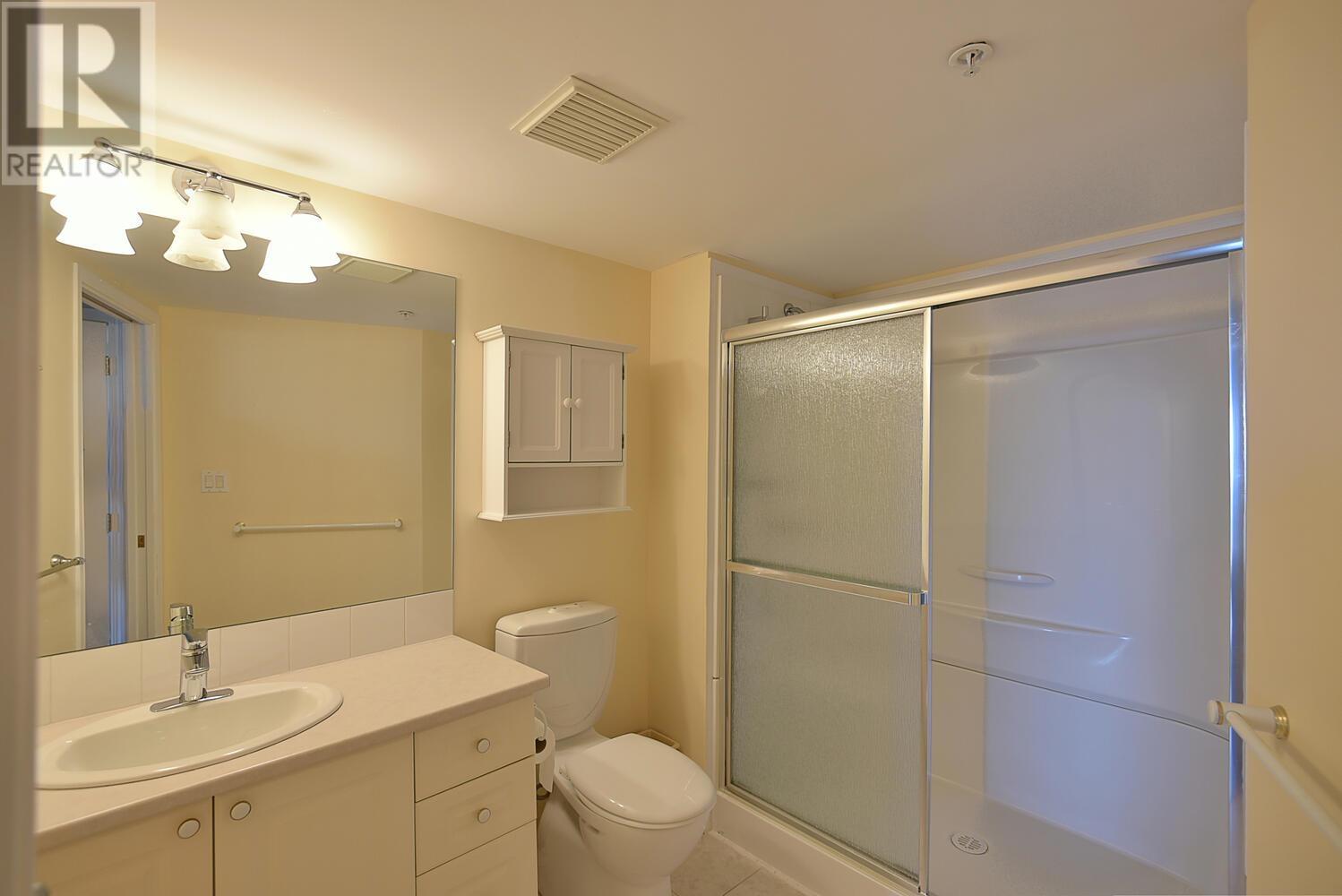 104 5470 INLET AVENUE, Sechelt