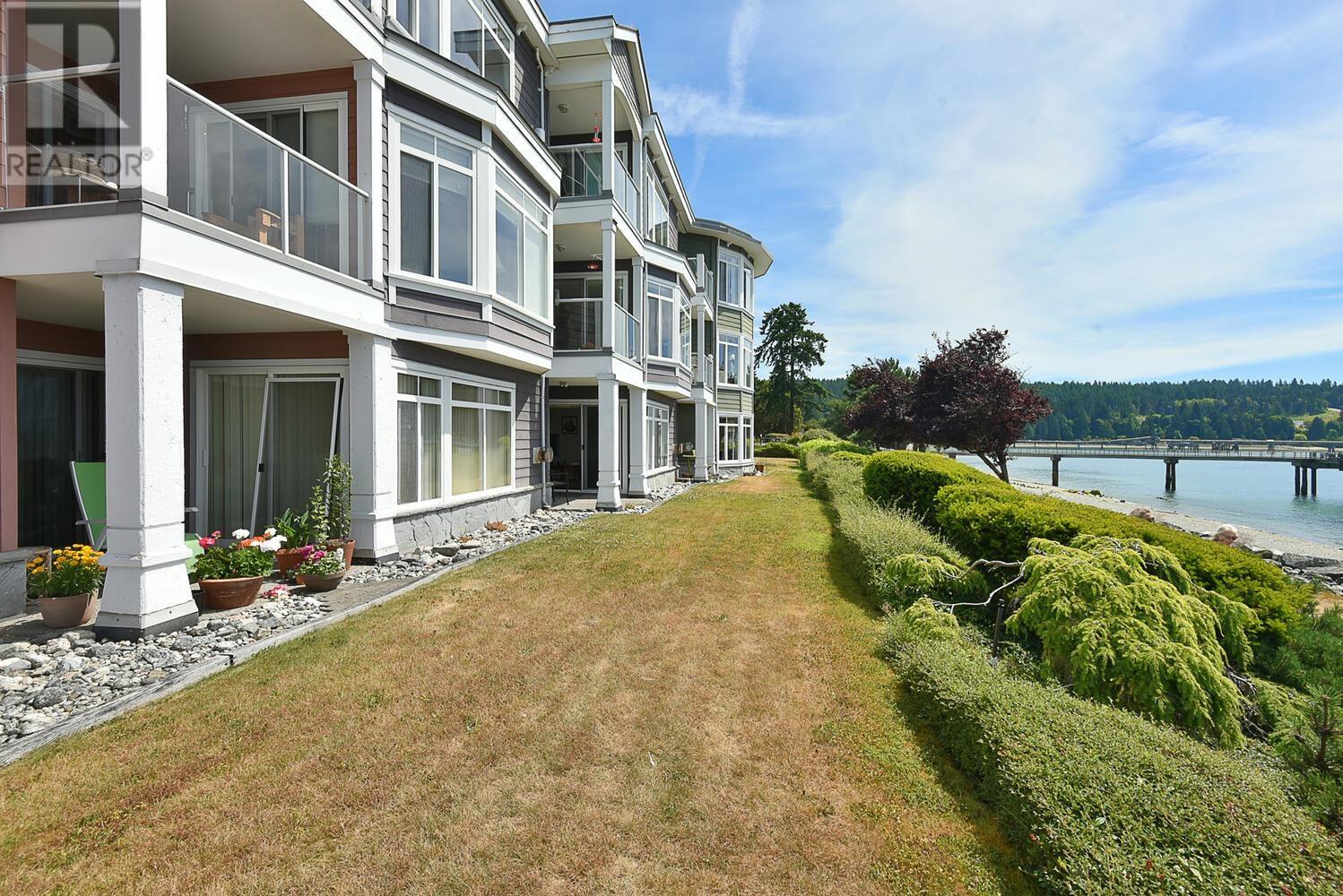 104 5470 INLET AVENUE, Sechelt
