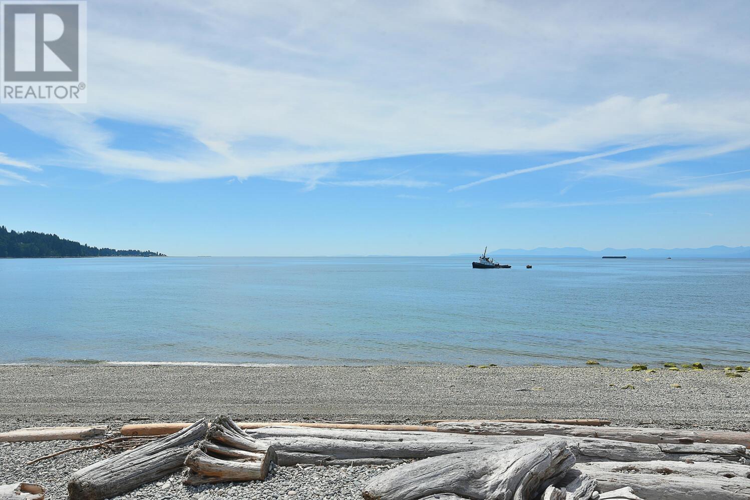 104 5470 INLET AVENUE, Sechelt