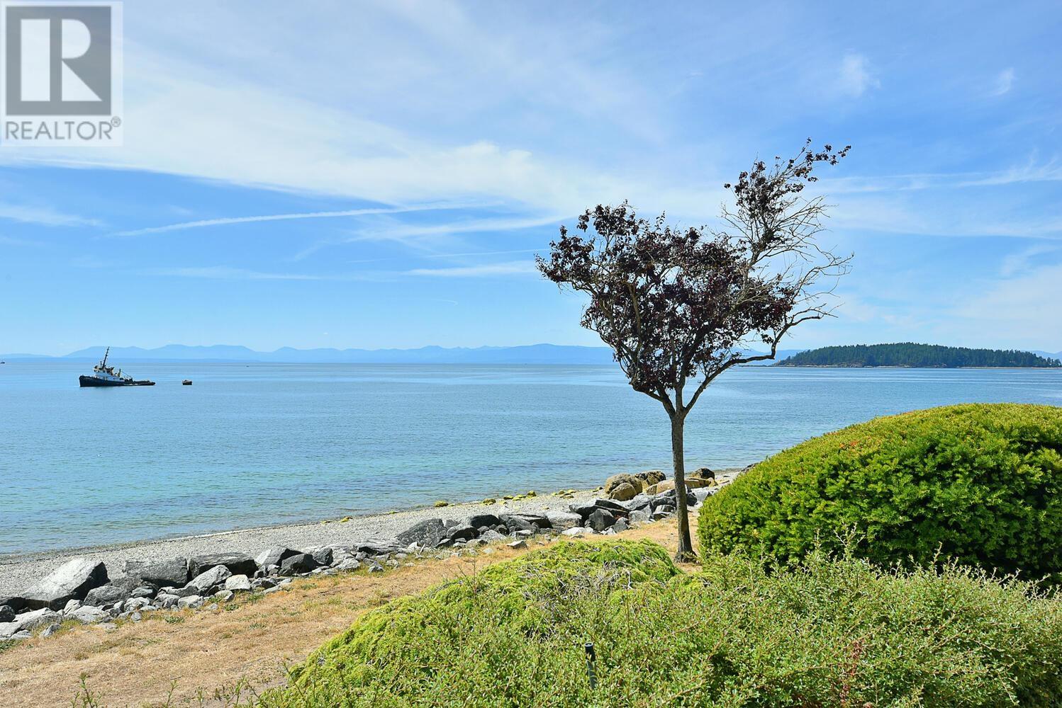 104 5470 INLET AVENUE, Sechelt