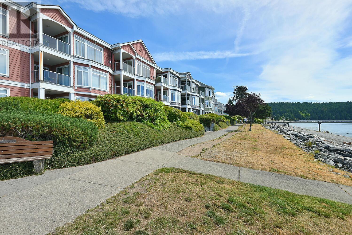 104 5470 INLET AVENUE, Sechelt