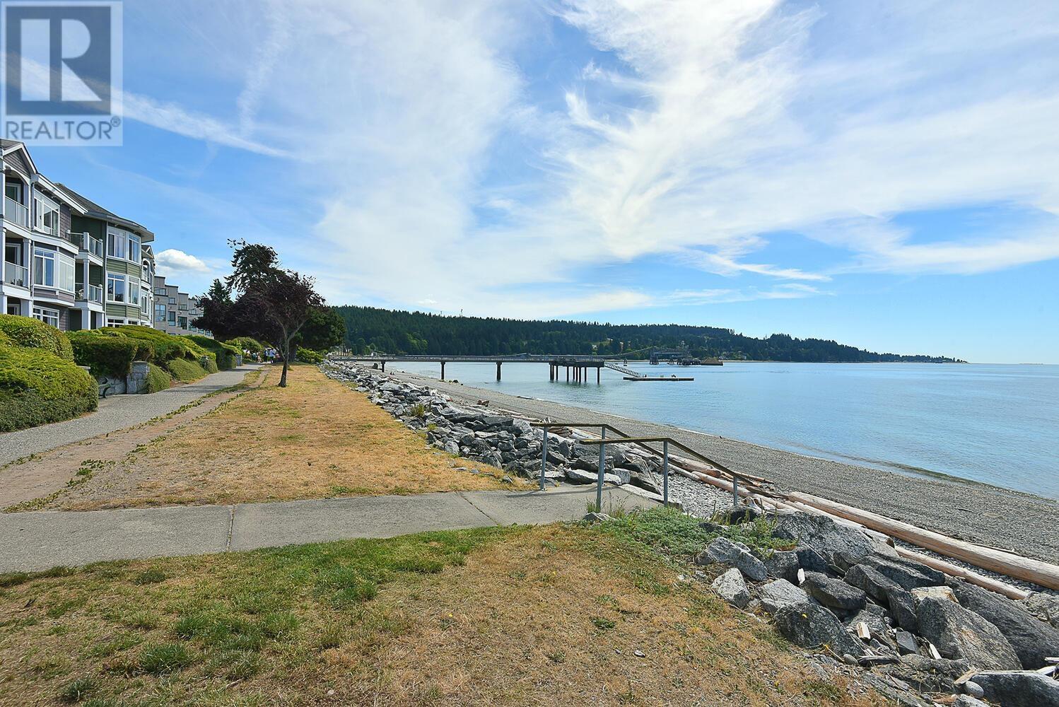 104 5470 INLET AVENUE, Sechelt