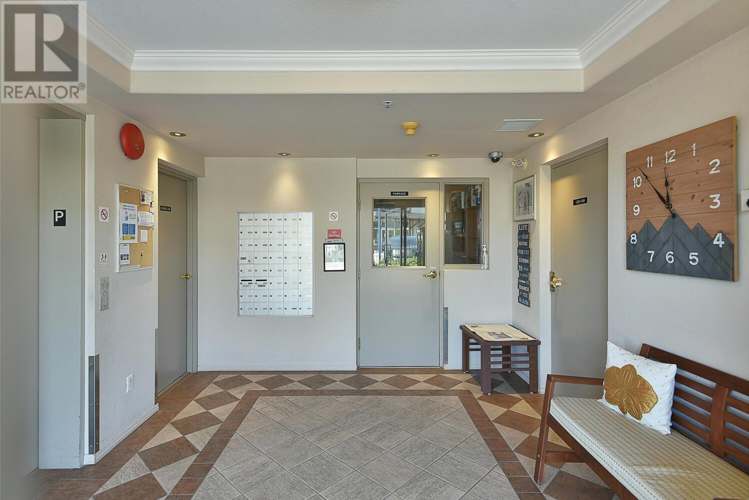 104 5470 INLET AVENUE, Sechelt
