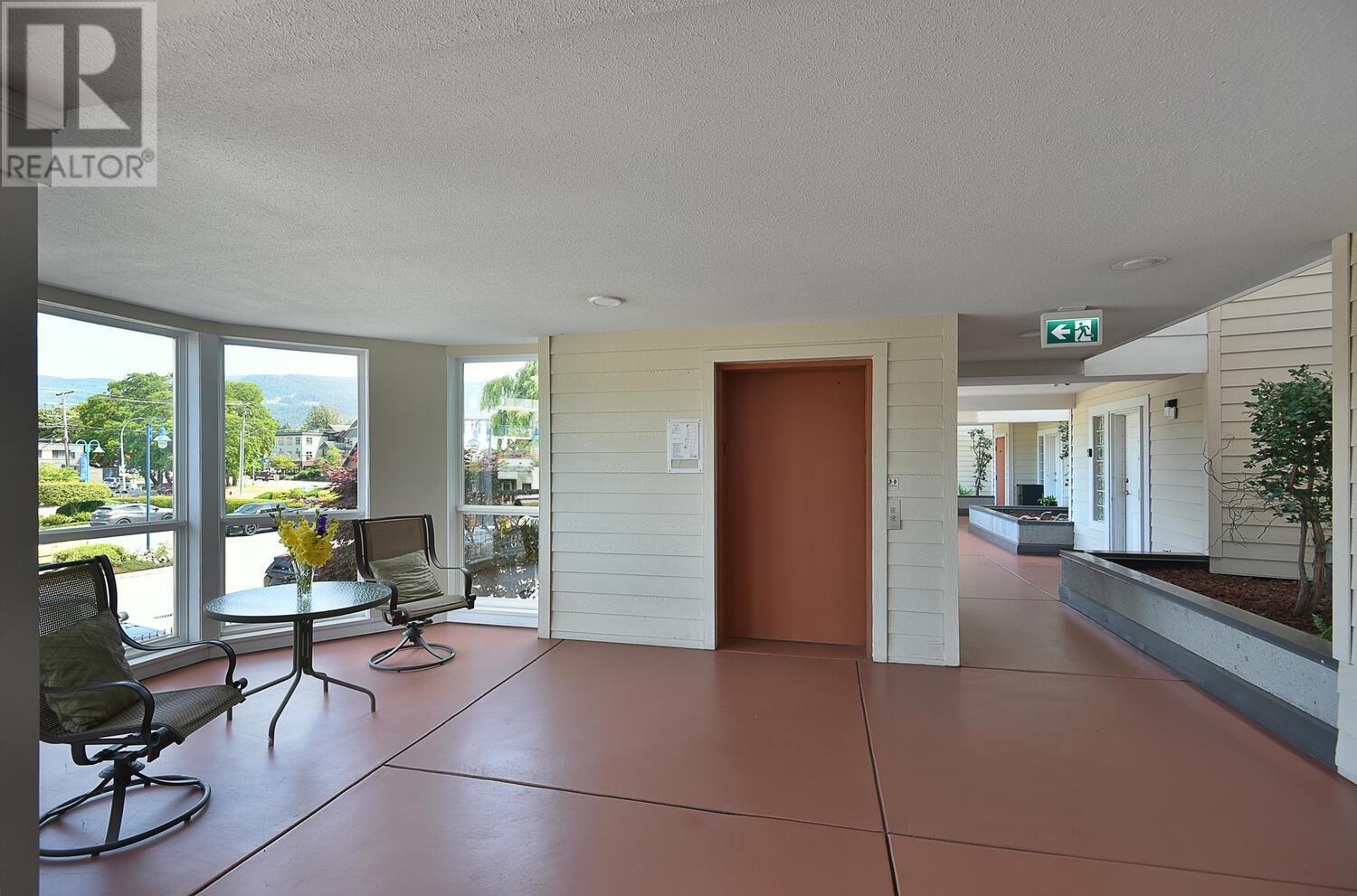 104 5470 INLET AVENUE, Sechelt