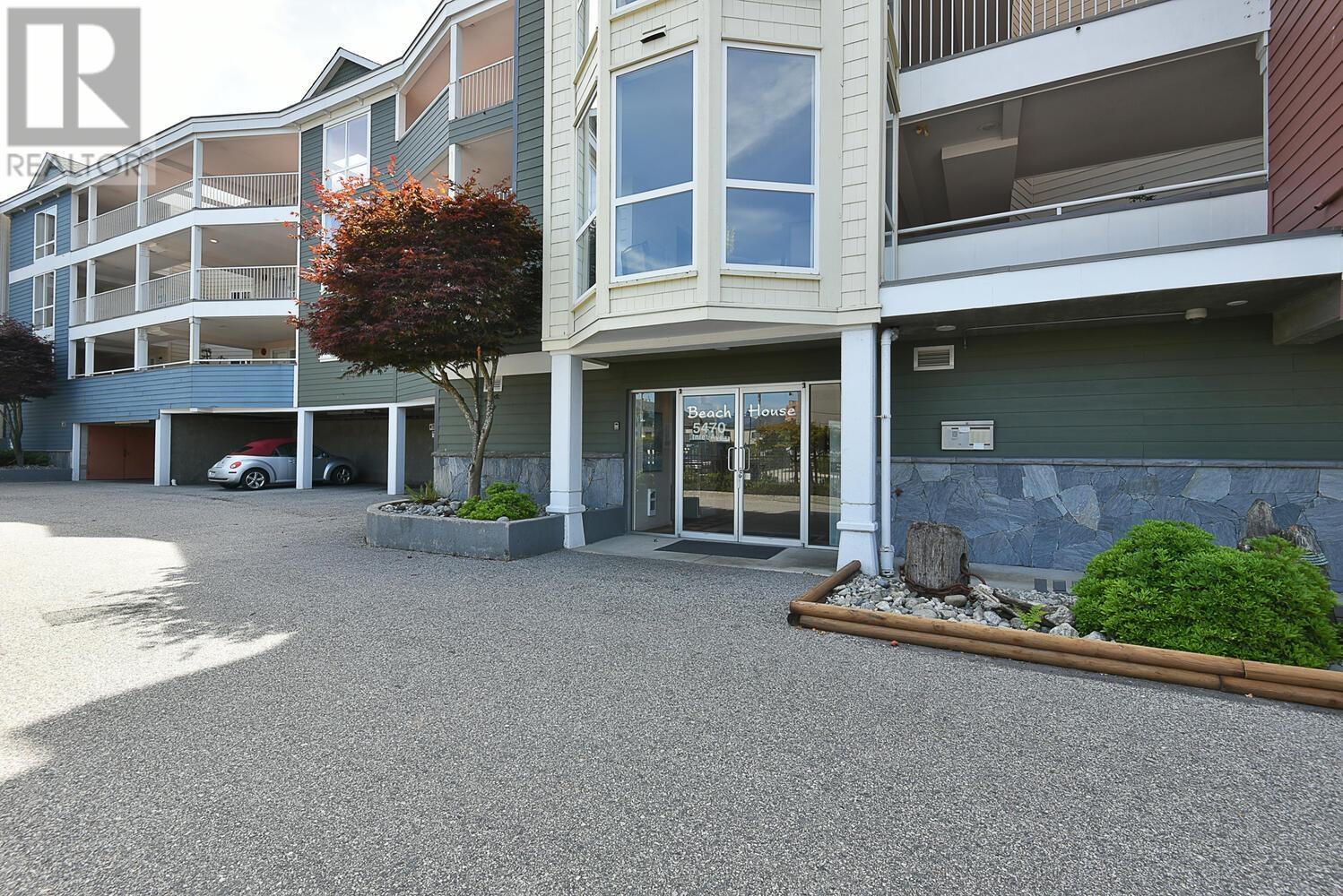 104 5470 INLET AVENUE, Sechelt