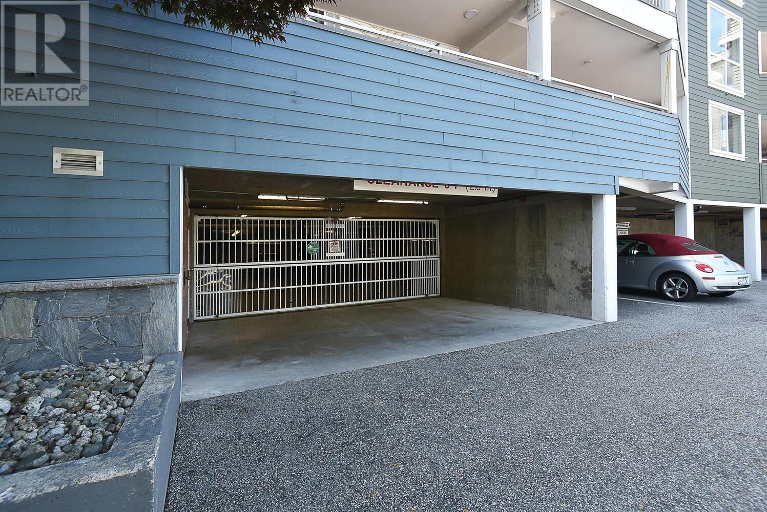 104 5470 INLET AVENUE, Sechelt