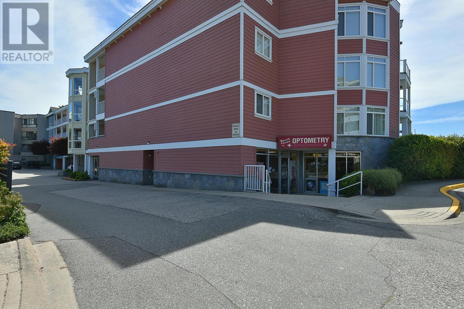 104 5470 INLET AVENUE, Sechelt