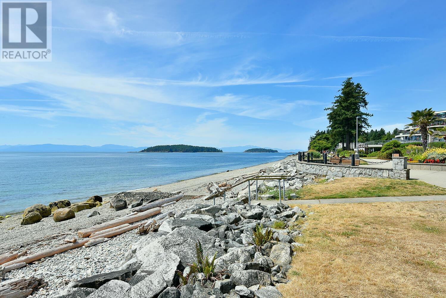 104 5470 INLET AVENUE, Sechelt