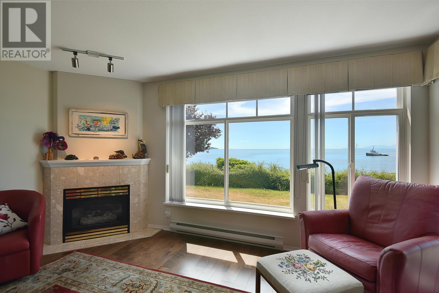 104 5470 INLET AVENUE, Sechelt