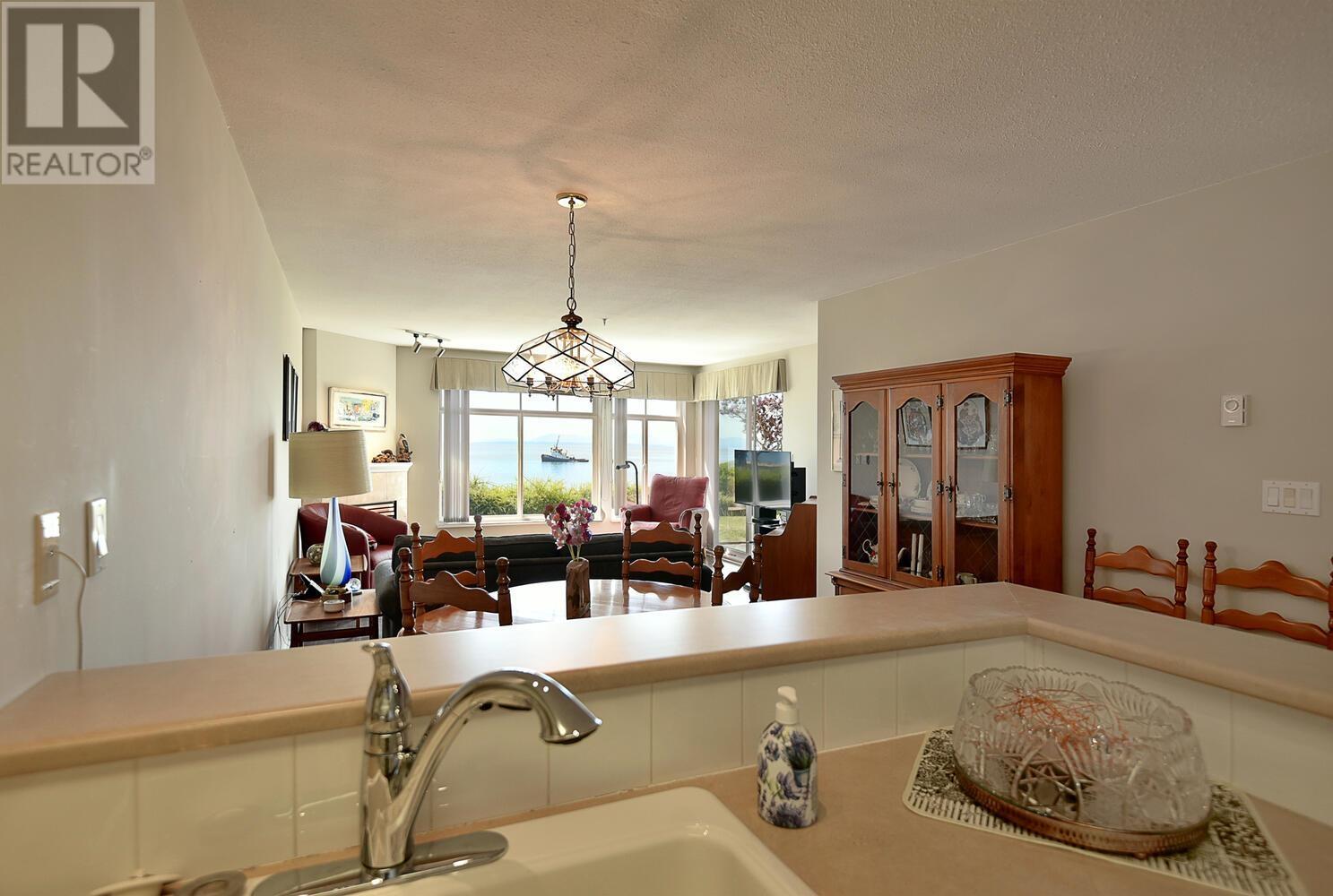 104 5470 INLET AVENUE, Sechelt