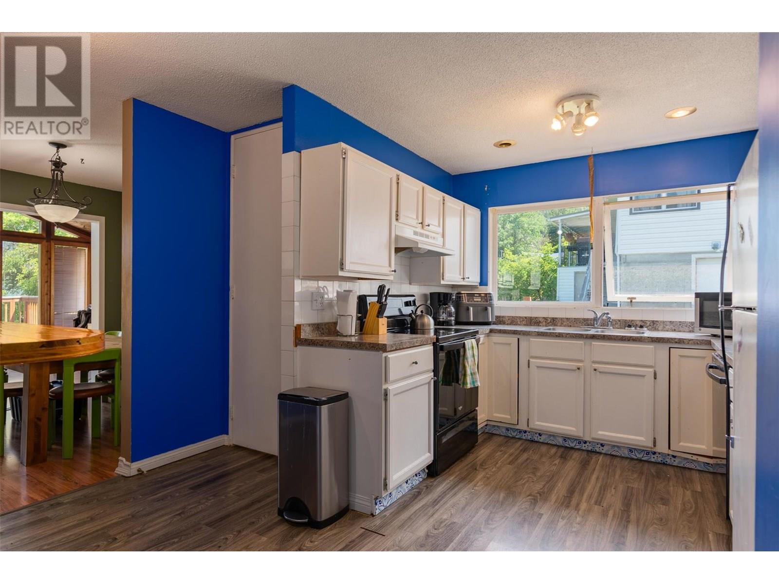 Photo 3 of 717 Innes Street, Nelson BC