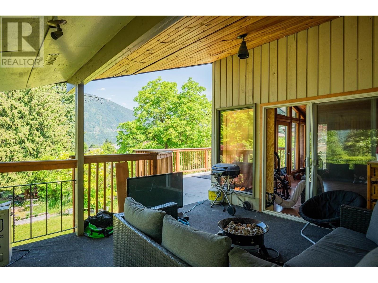 Photo 48 of 717 Innes Street, Nelson BC