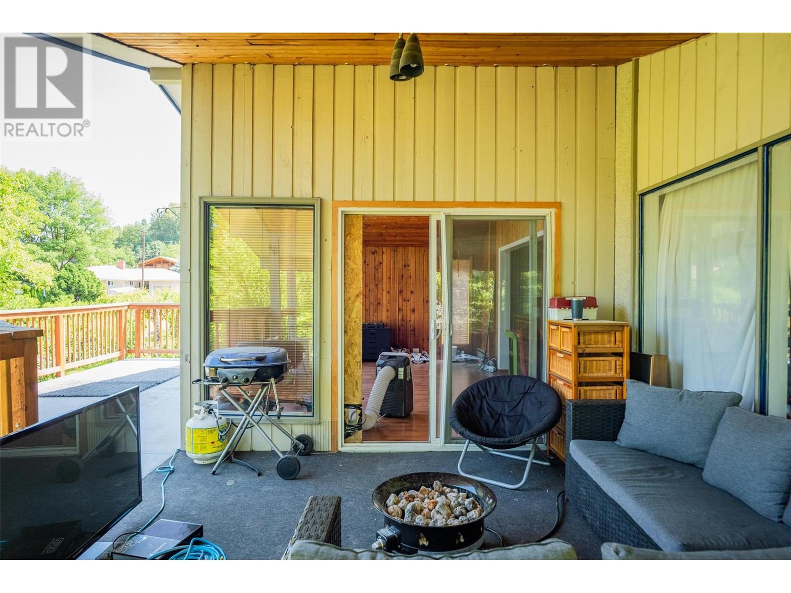 Photo 6 of 717 Innes Street, Nelson BC