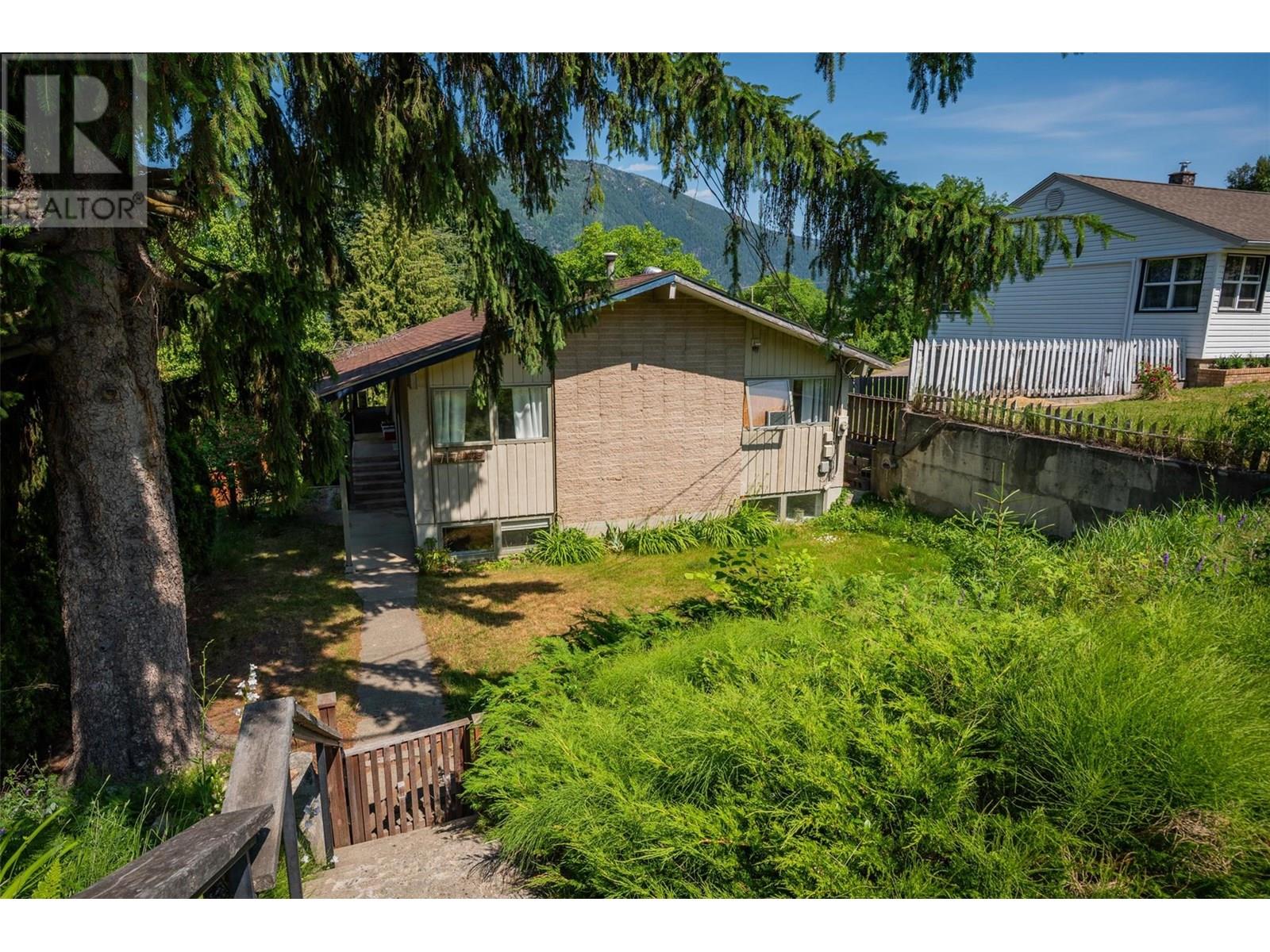 Photo 23 of 717 Innes Street, Nelson BC