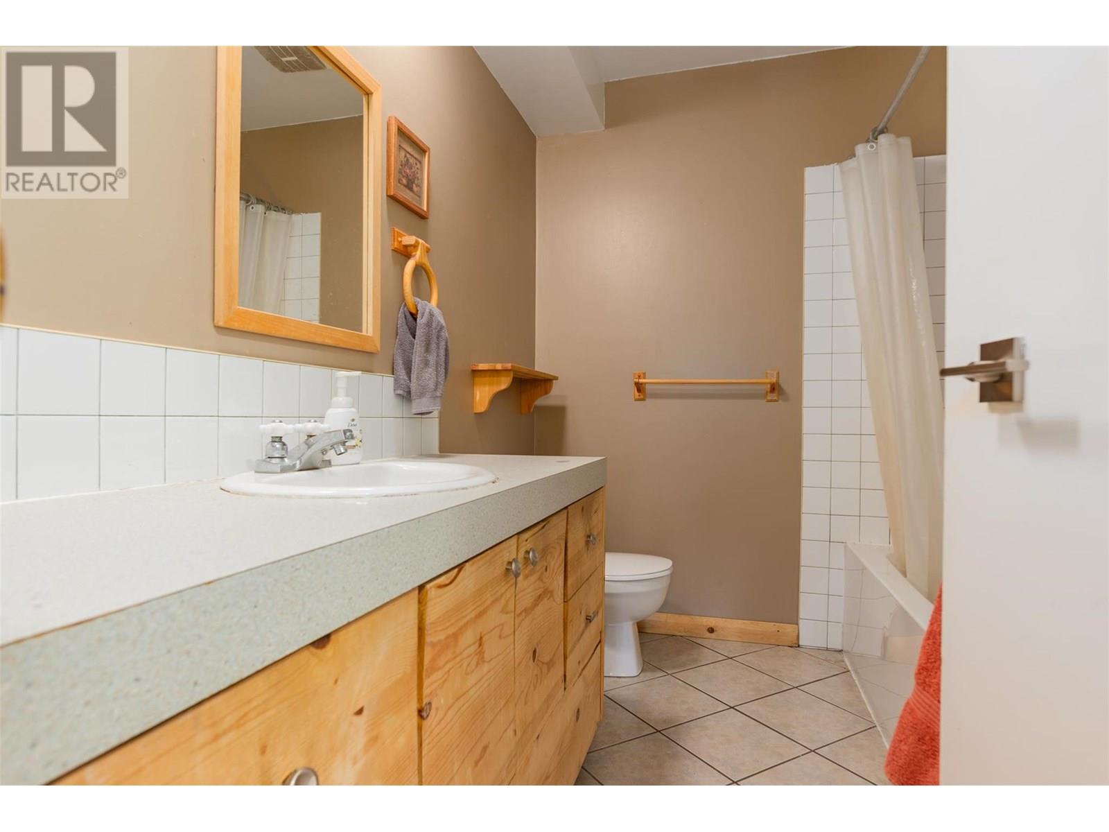 Photo 32 of 717 Innes Street, Nelson BC
