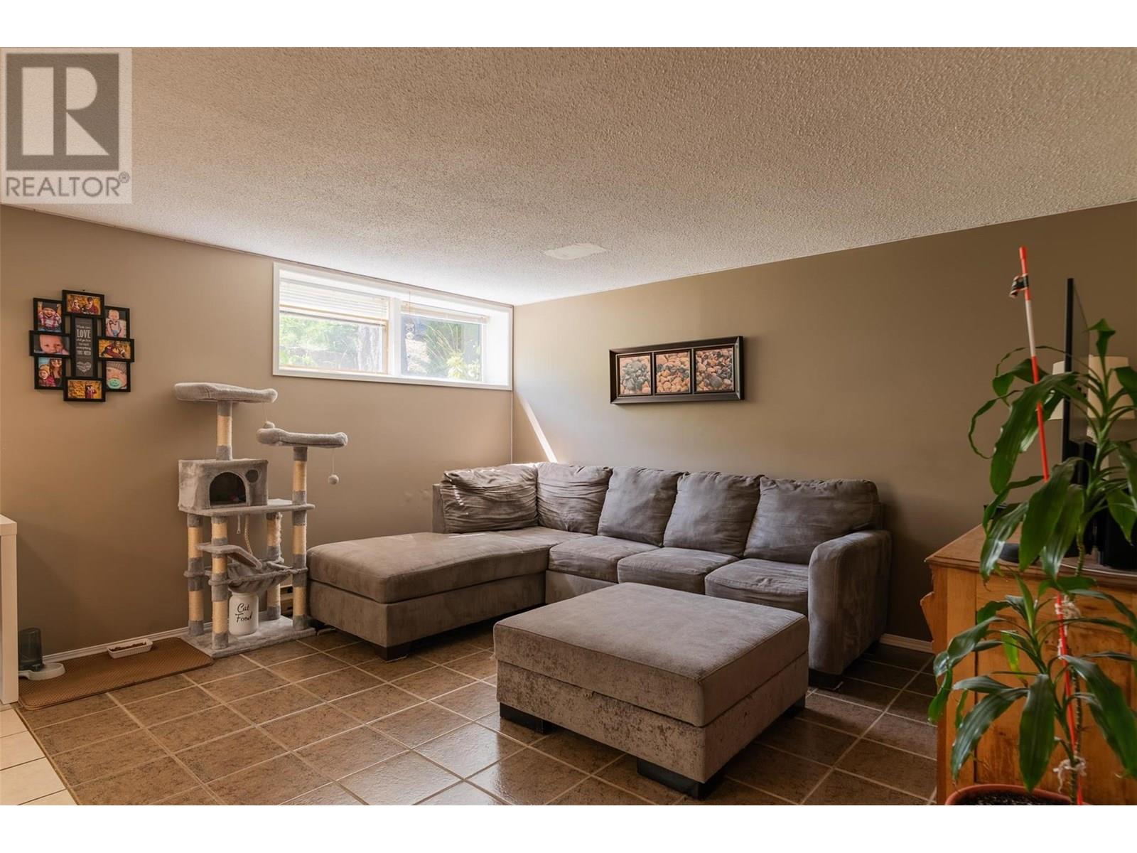 Photo 4 of 717 Innes Street, Nelson BC