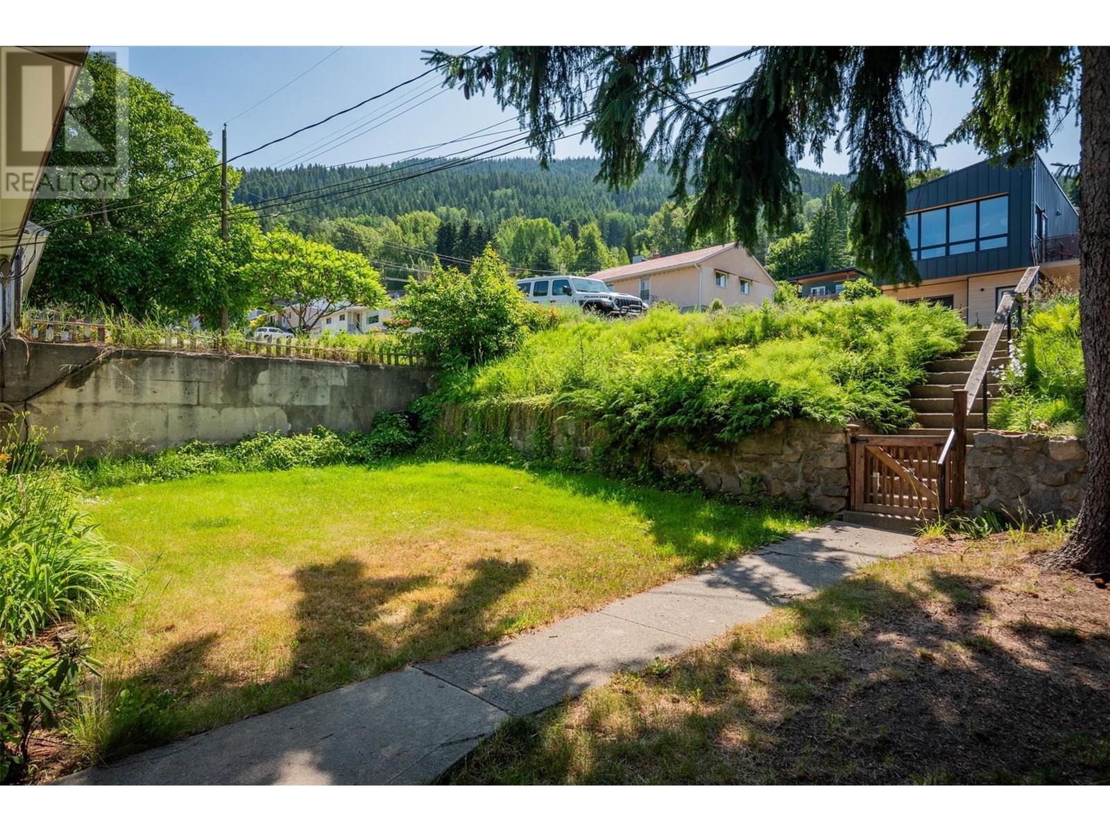 Photo 31 of 717 Innes Street, Nelson BC