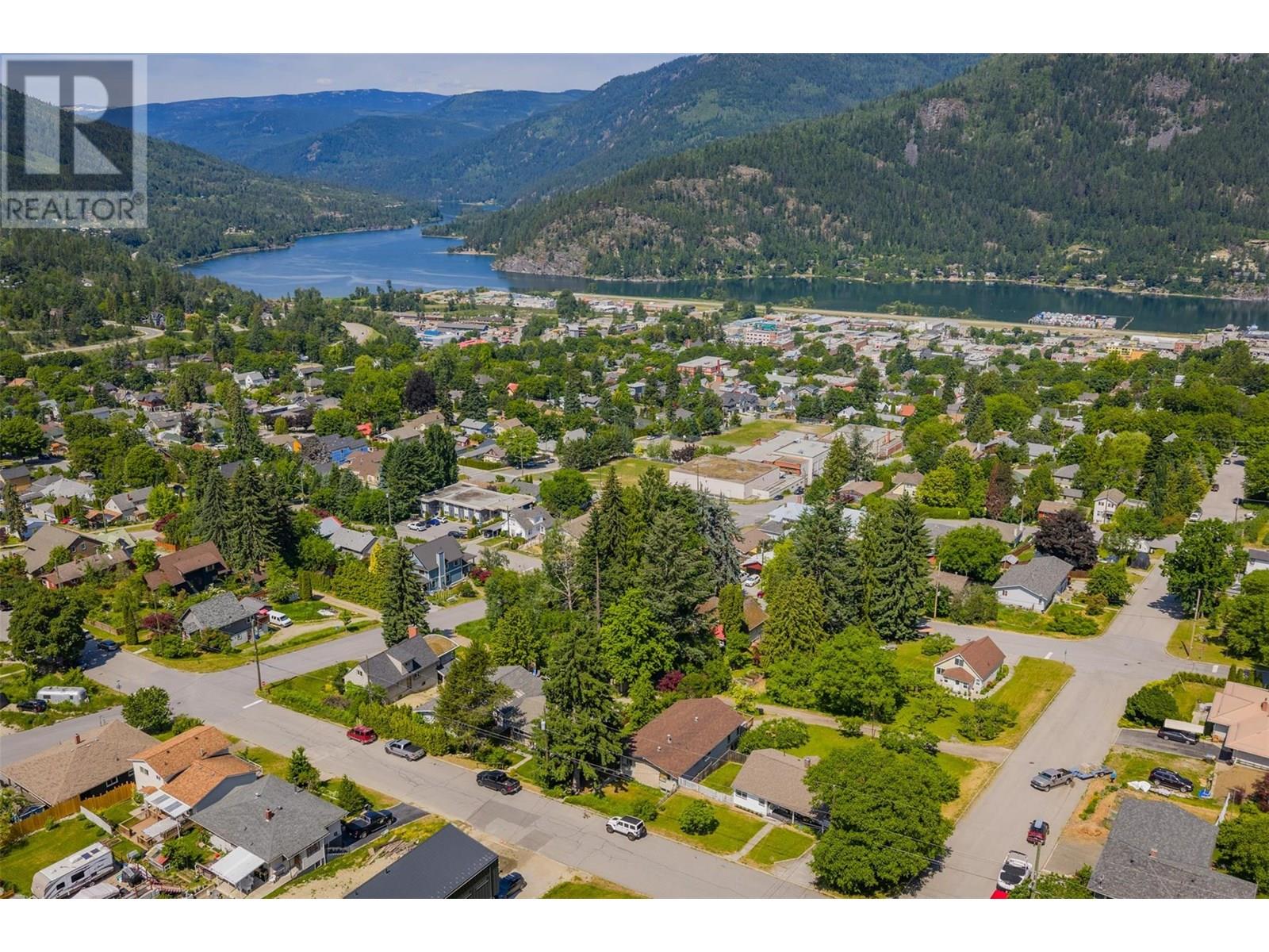 Photo 8 of 717 Innes Street, Nelson BC