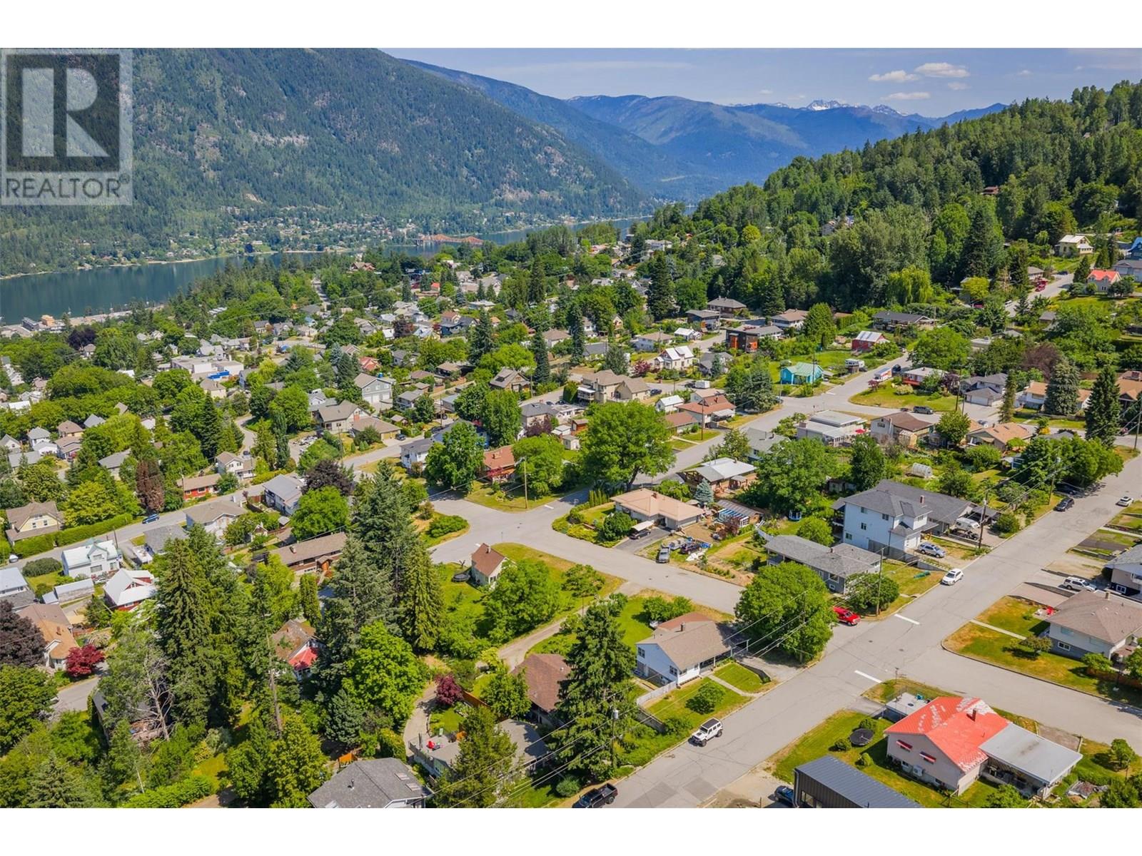 Photo 21 of 717 Innes Street, Nelson BC