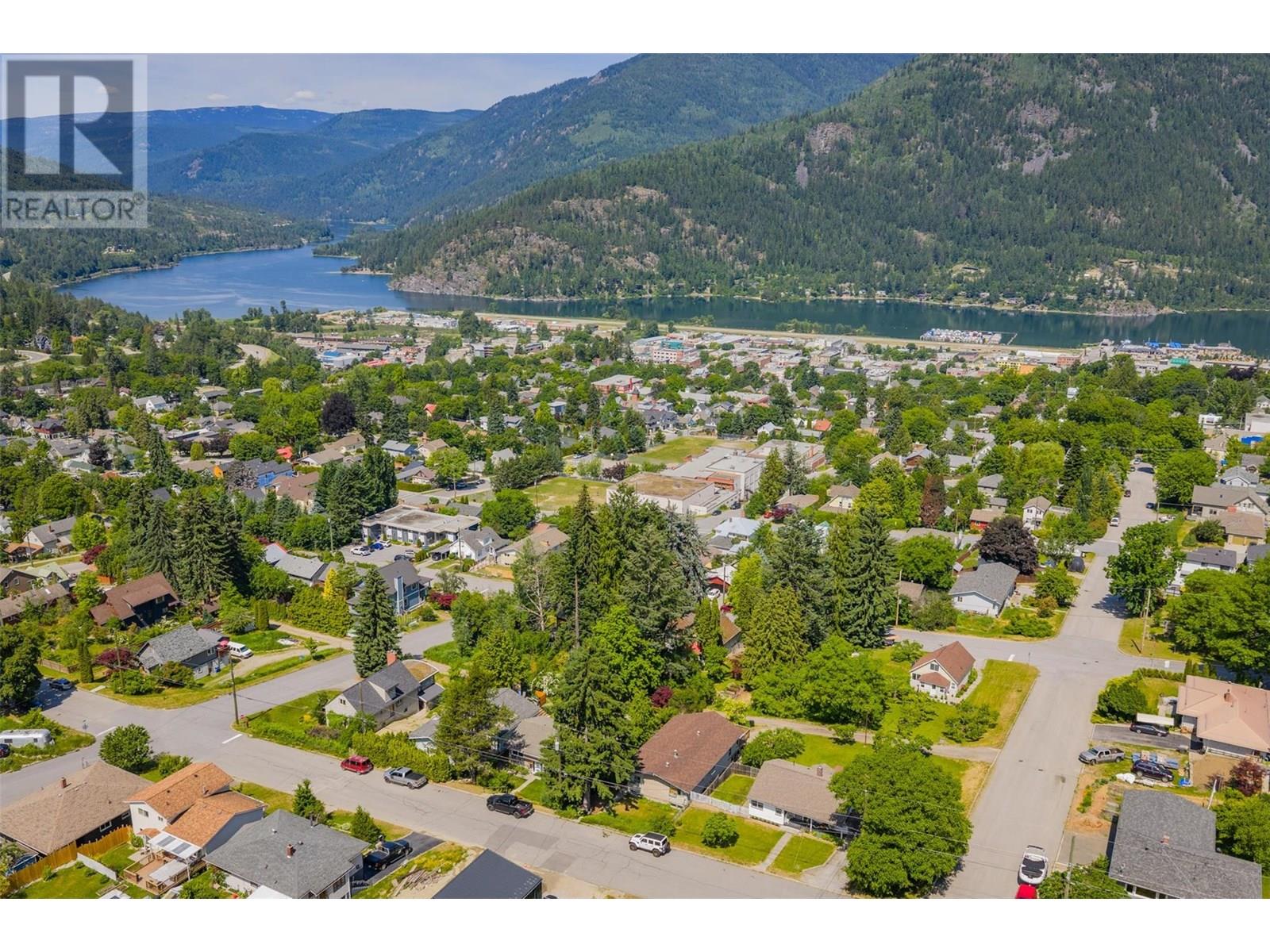 Photo 5 of 717 Innes Street, Nelson BC