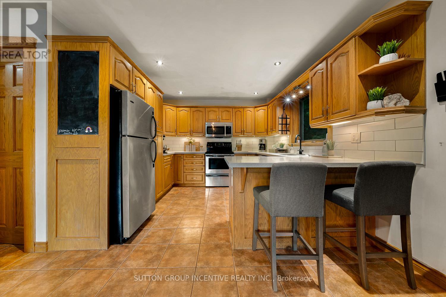 Photo 16 of 806 Clearwater Lake Road, Huntsville ON