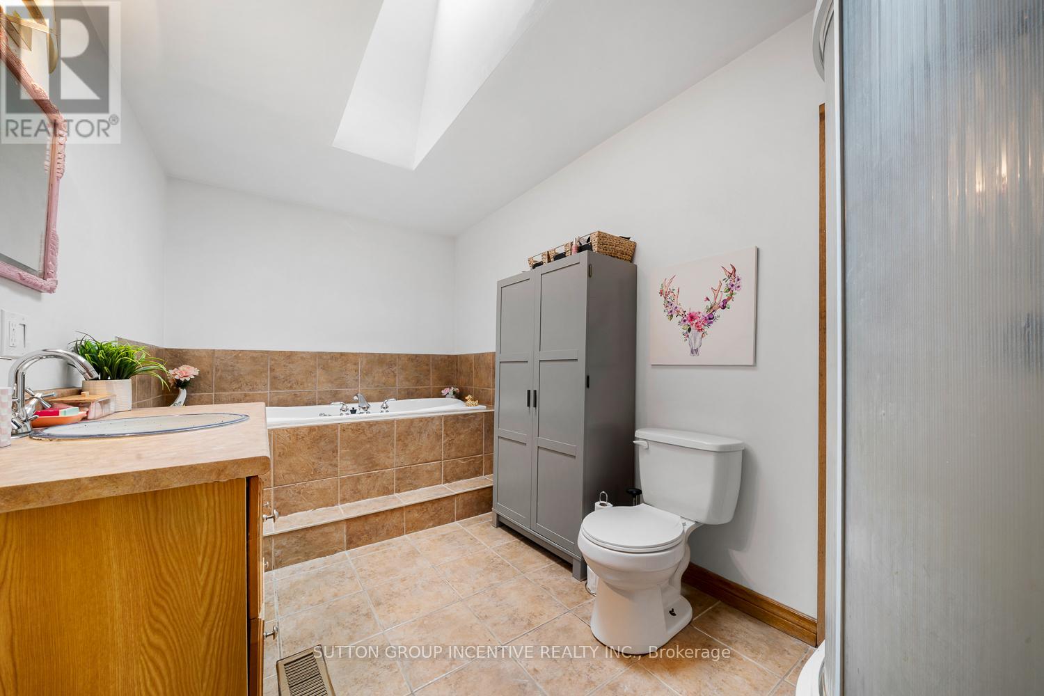 Photo 32 of 806 Clearwater Lake Road, Huntsville ON