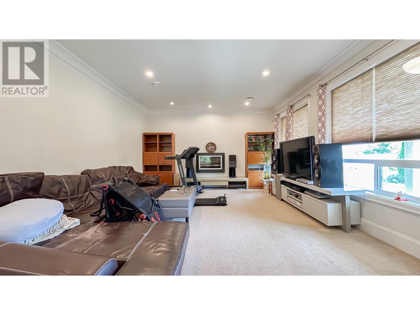 21800 RIVER Road, Richmond