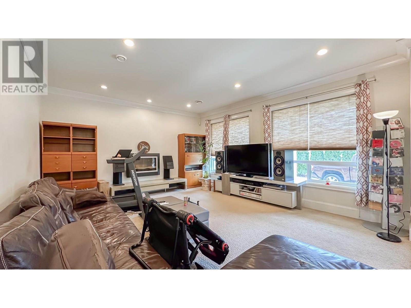 21800 RIVER Road, Richmond