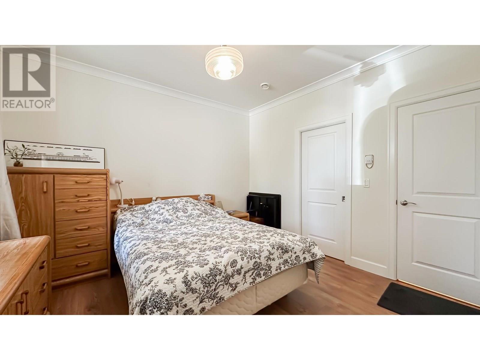 21800 RIVER Road, Richmond