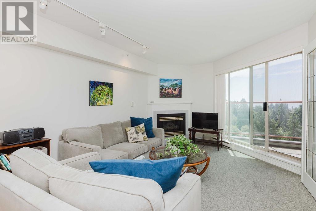 302 5780 TRAIL AVENUE, Sechelt