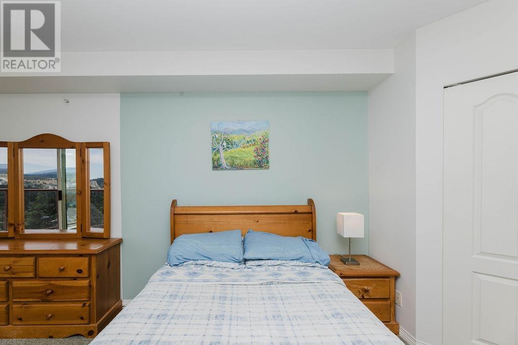 302 5780 TRAIL AVENUE, Sechelt