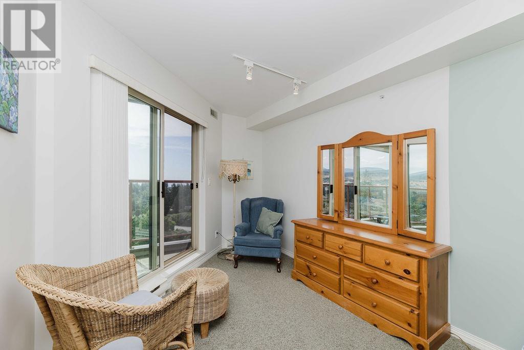 302 5780 TRAIL AVENUE, Sechelt
