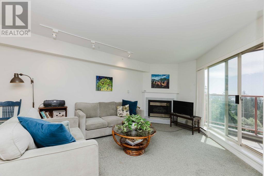 302 5780 TRAIL AVENUE, Sechelt