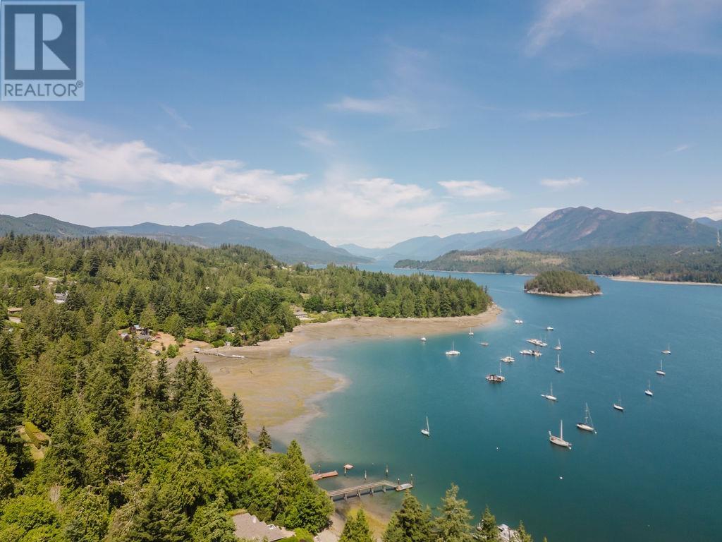 302 5780 TRAIL AVENUE, Sechelt