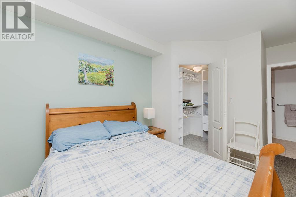 302 5780 TRAIL AVENUE, Sechelt