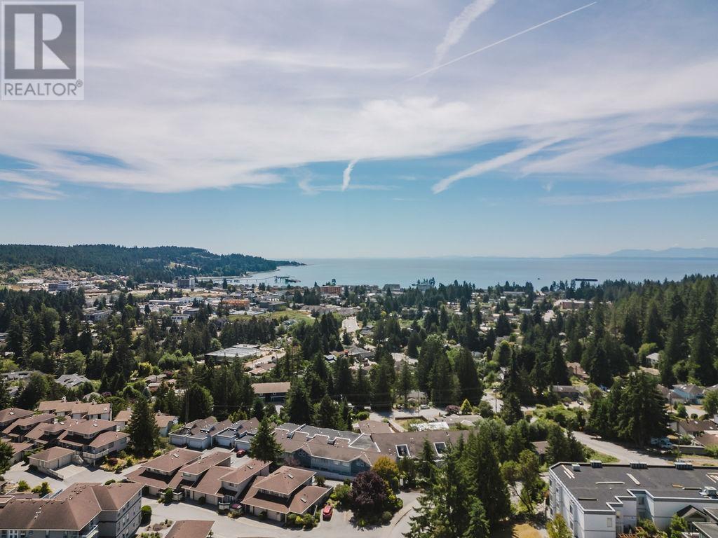 302 5780 TRAIL AVENUE, Sechelt