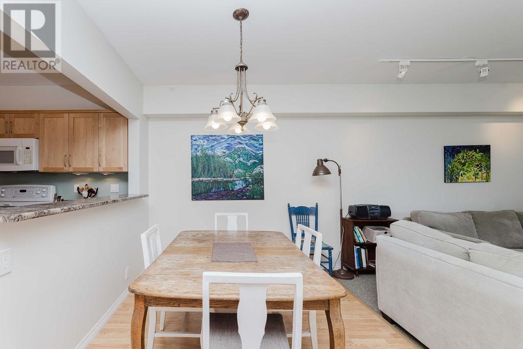 302 5780 TRAIL AVENUE, Sechelt