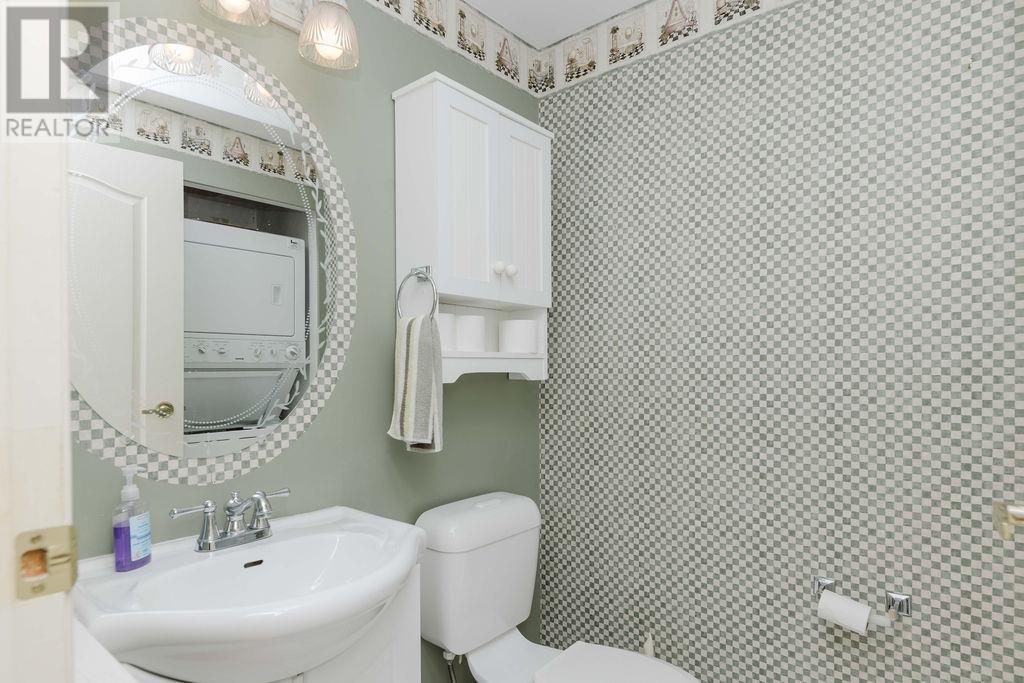 302 5780 TRAIL AVENUE, Sechelt