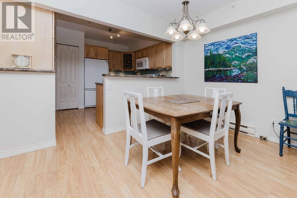 302 5780 TRAIL AVENUE, Sechelt