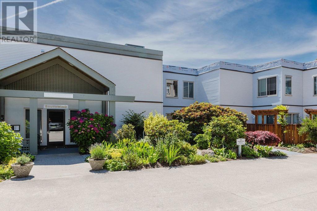 302 5780 TRAIL AVENUE, Sechelt