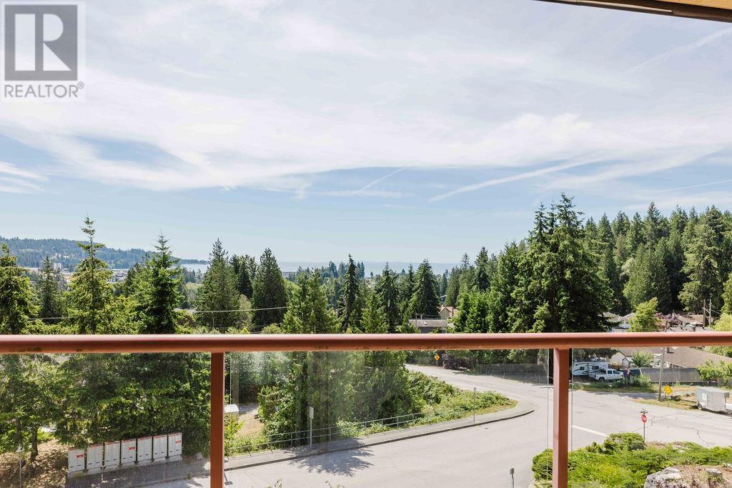 302 5780 TRAIL AVENUE, Sechelt