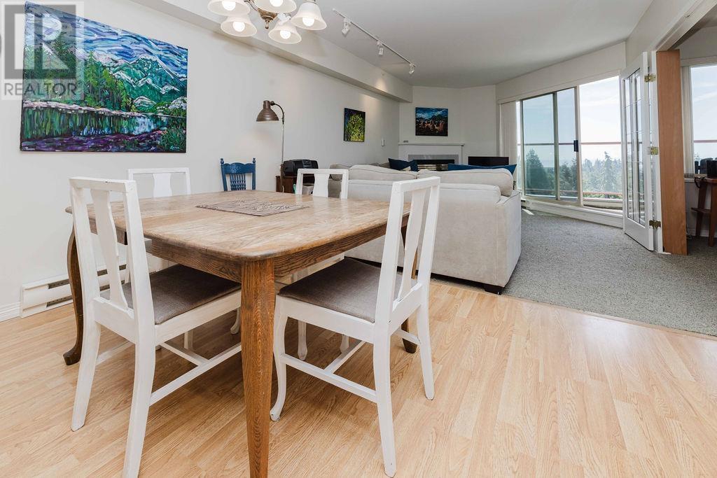 302 5780 TRAIL AVENUE, Sechelt
