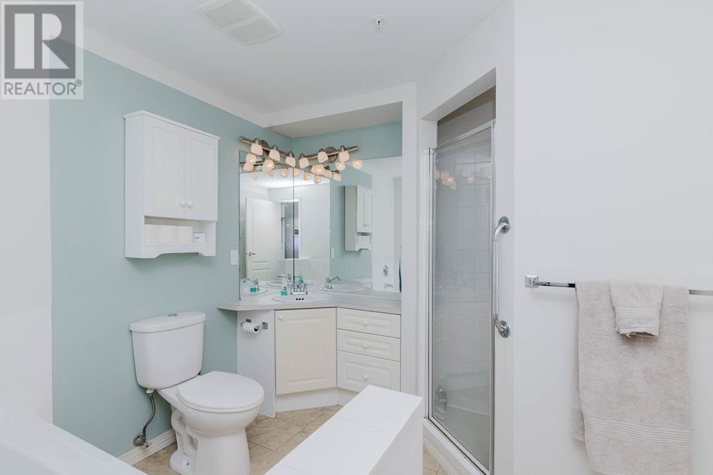 302 5780 TRAIL AVENUE, Sechelt