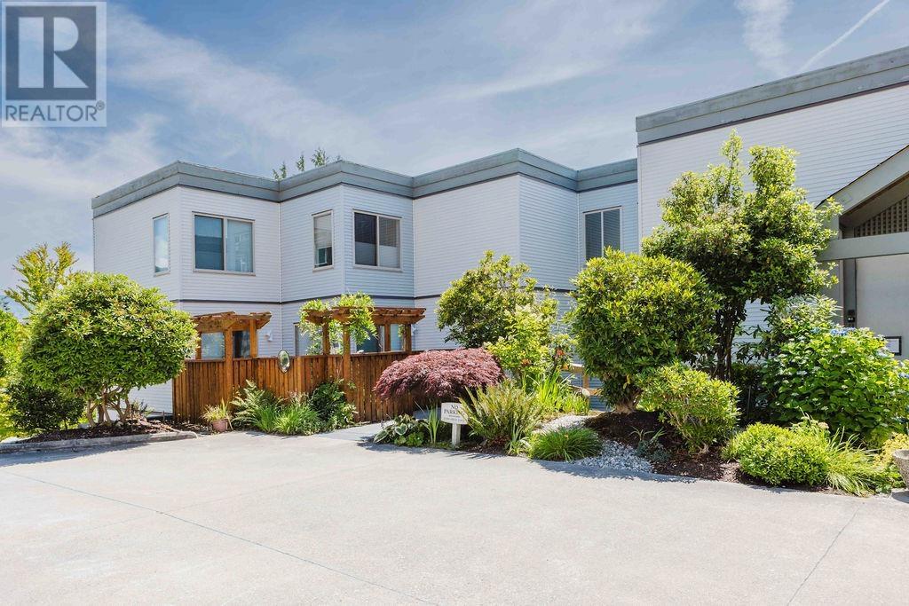 302 5780 TRAIL AVENUE, Sechelt