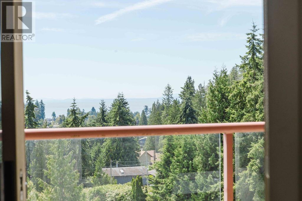 302 5780 TRAIL AVENUE, Sechelt