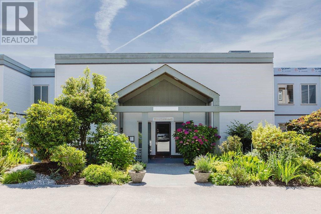 302 5780 TRAIL AVENUE, Sechelt
