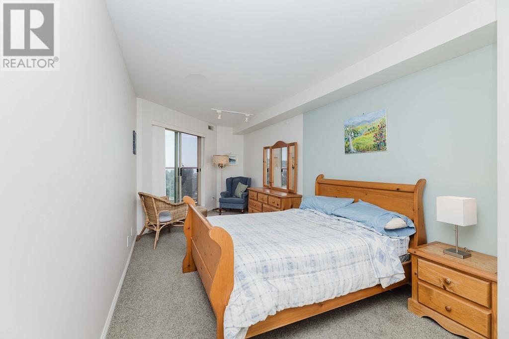 302 5780 TRAIL AVENUE, Sechelt