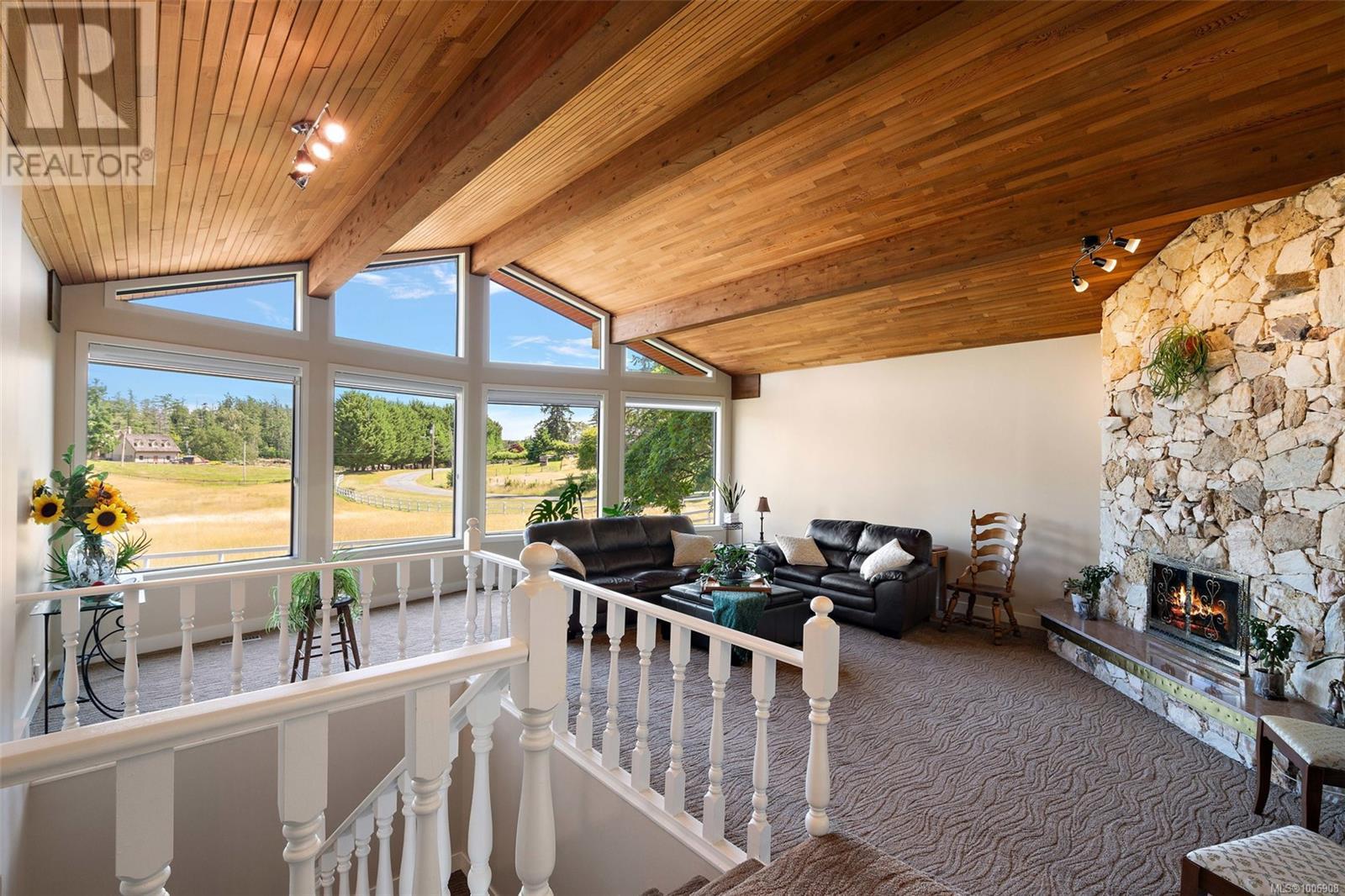 Photo 11 of 1649 Charlton Rd, Saanich BC