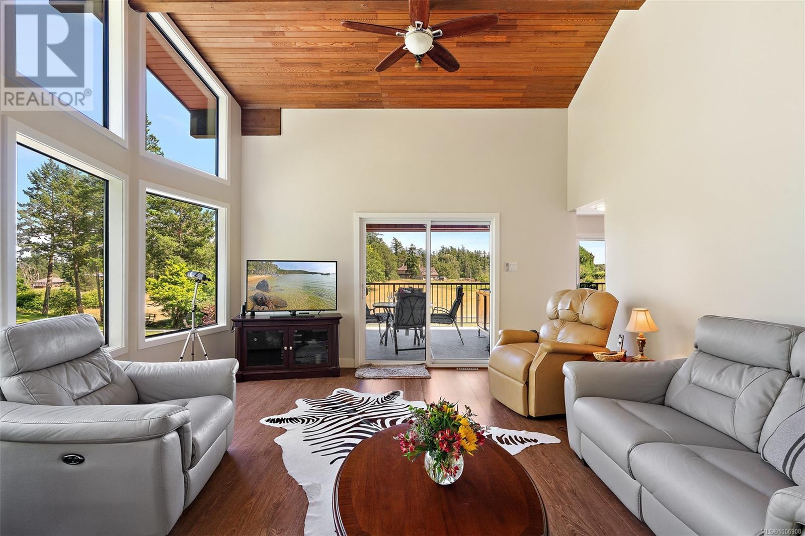Photo 17 of 1649 Charlton Rd, Saanich BC