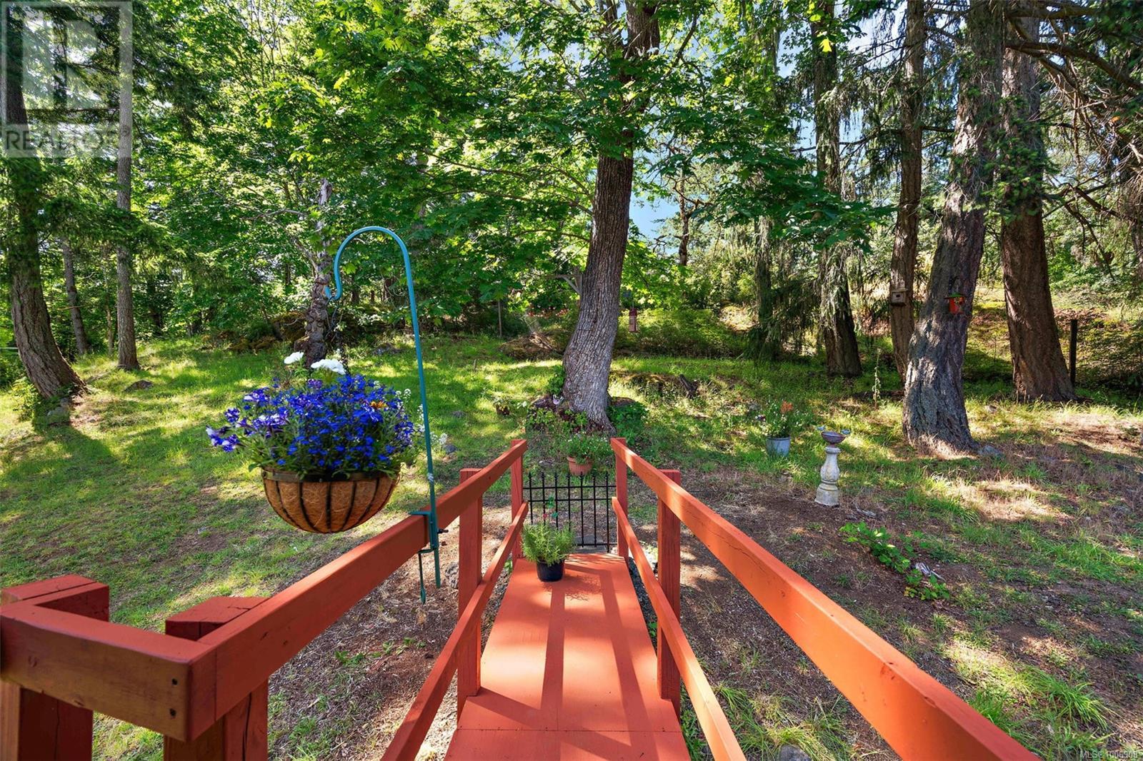 Photo 26 of 1649 Charlton Rd, Saanich BC